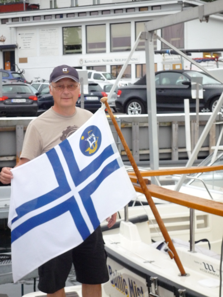 RSKn lippu Norjan Kuninkaallisen pursiseuran satamassa